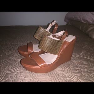 Camel/brown & gold Wedges